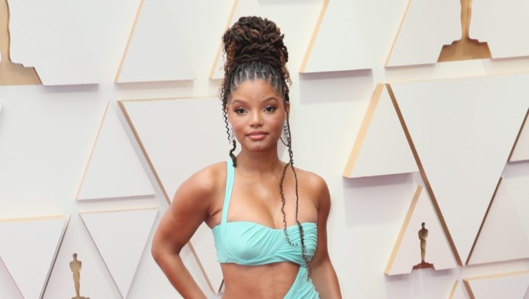 Stars Wearing Dresses With High Slits at the Oscars: Photos – Hollywood Life