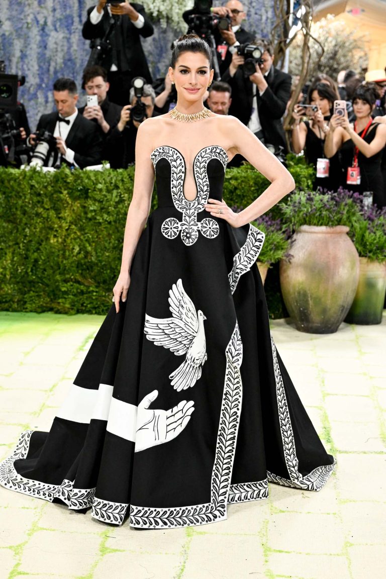 Anne Hathaway Absolutely Knocked Out the 2026 Met Gala