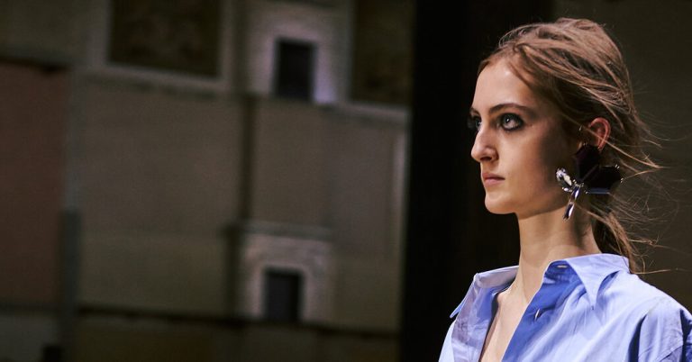 Why ‘Just-Rolled-Out-of-Bed’ Hairstyles Are Now in Fashion
