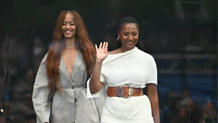 Malia and Sasha Obama Made a Plunging Blazer and Boho Belt Business Casual