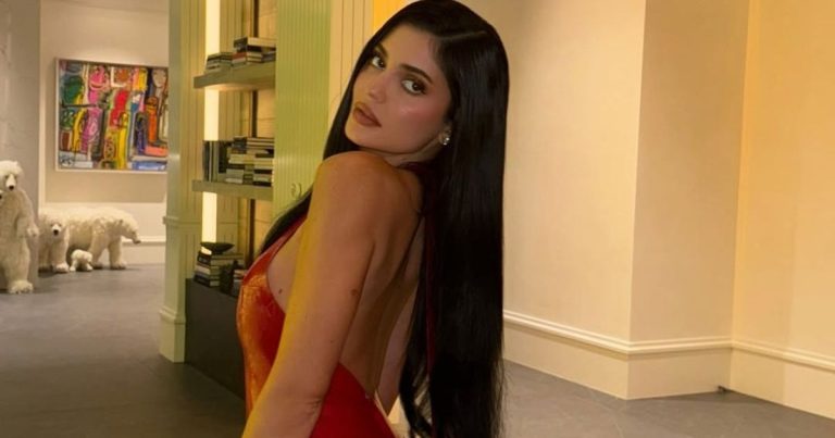 Kylie Jenner’s $160 Top Dips Dangerously Low Over Khy Micro Miniskirt