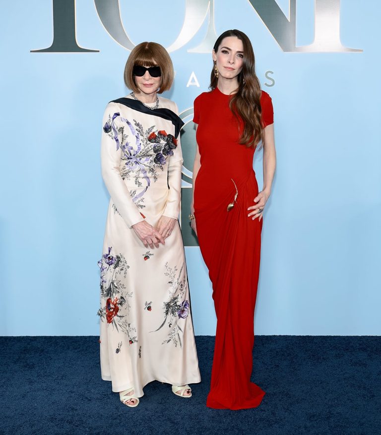 Anna Wintour And Bee Carrozzini Share A Bloom Moment At The Tony Awards