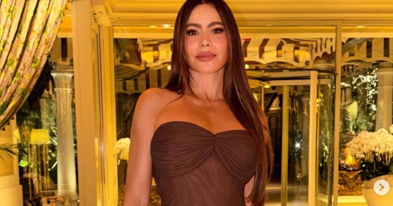 Sofia Vergara’s $70 Plunging Gaui Cropped Tank Top Hangs From Just 2 Strings