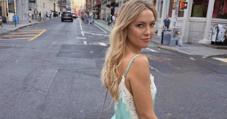 Kate Hudson’s Greece Vacation Is All About Skimpy Bikini Looks