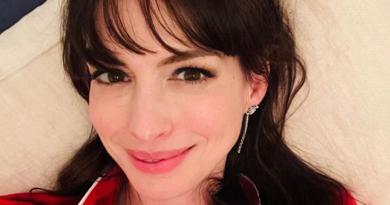 Anne Hathaway Makes Teal Velvet Look Seriously Luxe in a Silvia Tcherassi Dress