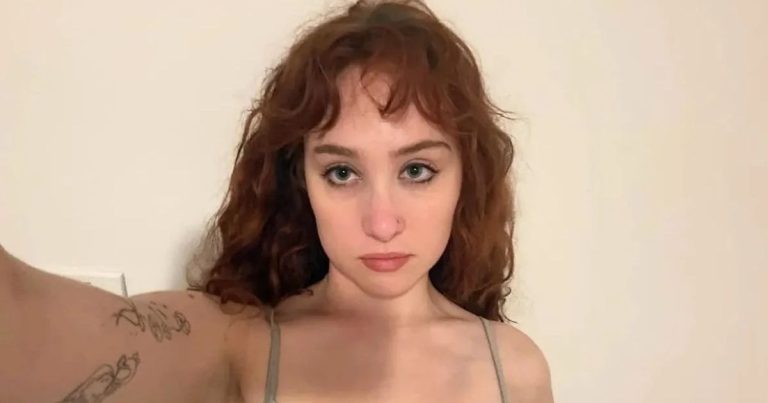Chappell Roan’s Thong & Corset Look Is So Scandalously Skimpy, It Steals the Show
