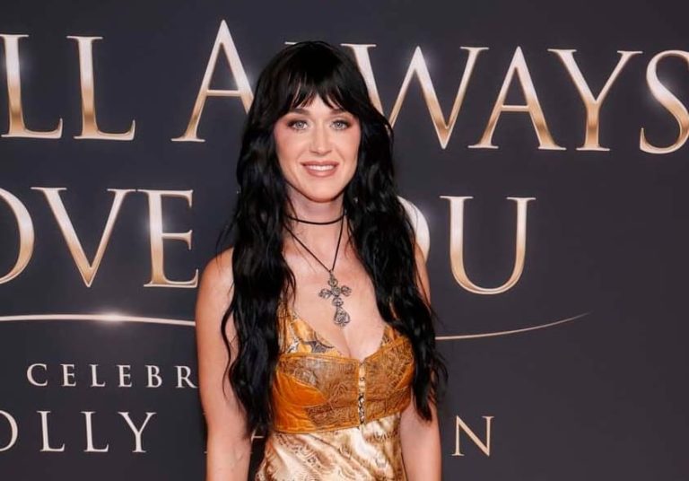 Celebs Paid Tribute to Dolly Parton